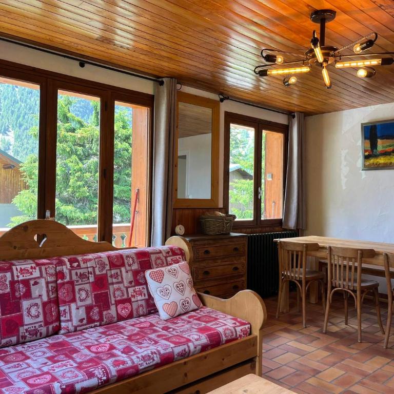 La BARTAVELLE - Family Two-Bedroom Apartment with View - 5