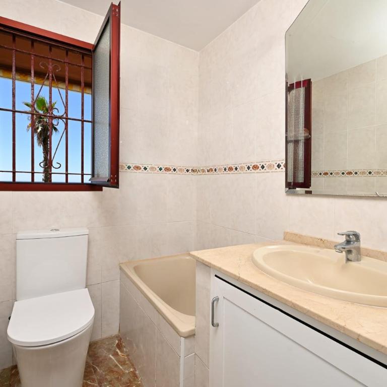 Beachfront Bliss in Mijas Costa 2-Bedroom Apartment in Lubina del Sol - Apartamento - 10