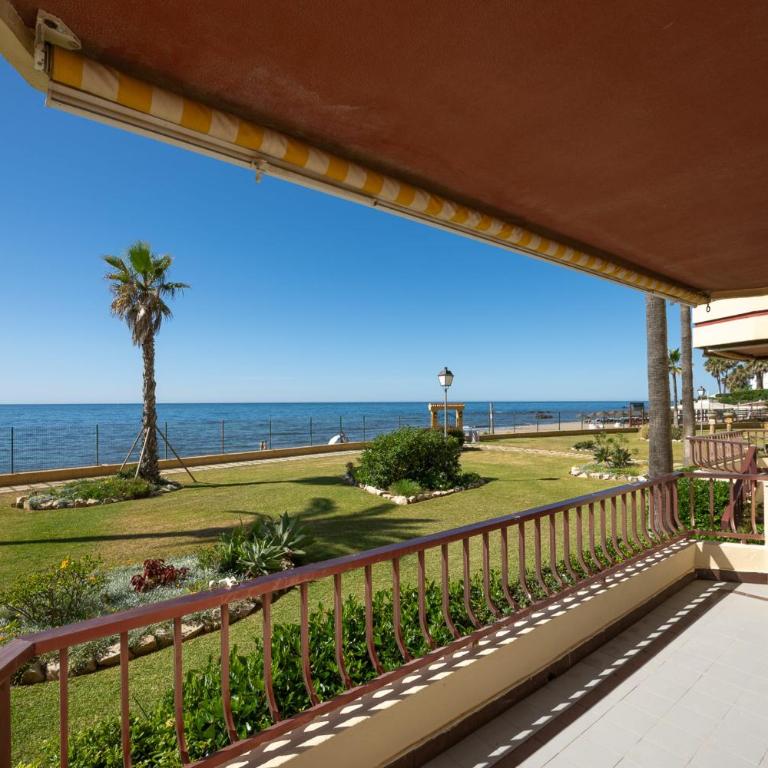 Beachfront Bliss in Mijas Costa 2-Bedroom Apartment in Lubina del Sol - Apartamento - 11
