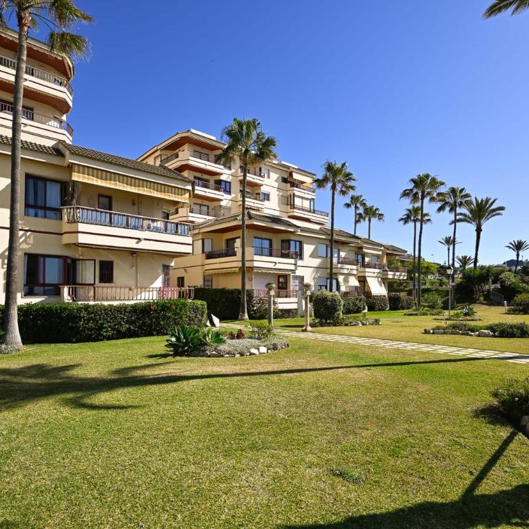 Beachfront Bliss in Mijas Costa 2-Bedroom Apartment in Lubina del Sol - Apartamento - 14