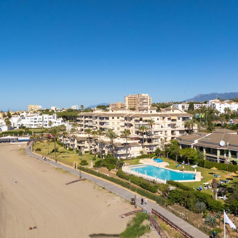 Beachfront Bliss in Mijas Costa 2-Bedroom Apartment in Lubina del Sol - Apartamento - 23