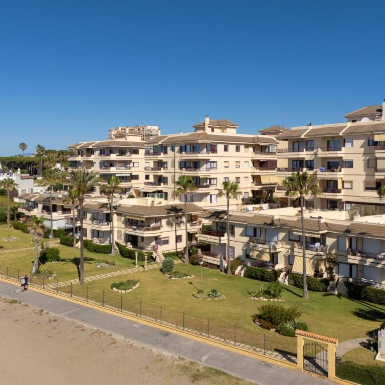 Beachfront Bliss in Mijas Costa 2-Bedroom Apartment in Lubina del Sol - Apartamento - 28