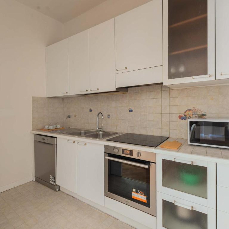 SuityRHome San Giovanni 11 - Appartamento con 2 Camere da Letto - 19