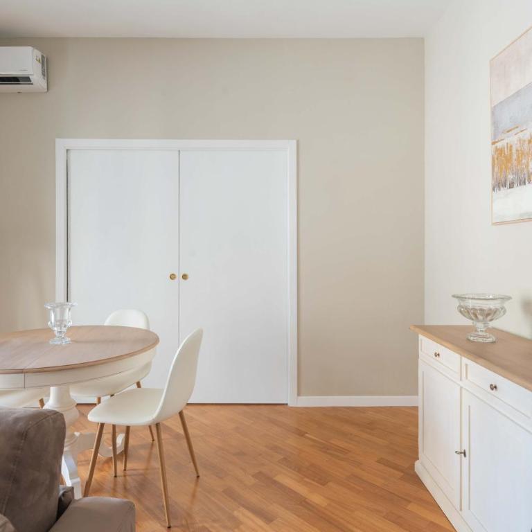 SuityRHome San Giovanni 11 - Appartamento con 2 Camere da Letto - 25