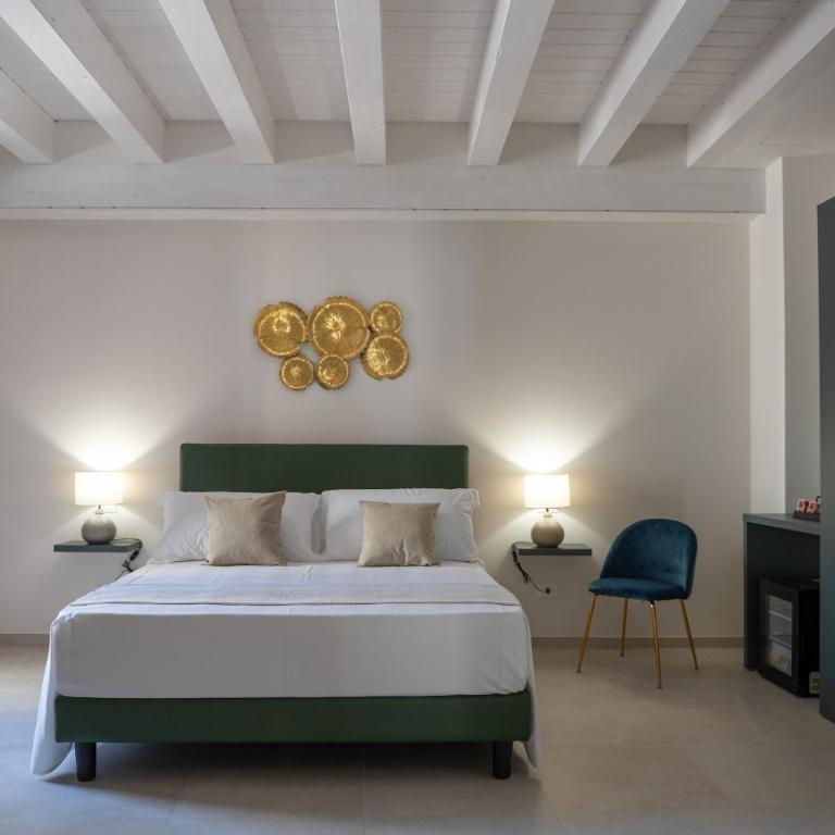 Luxury B&B Maison Madre in the historic center of Avola - Camera Familiare con Bagno Privato - 1