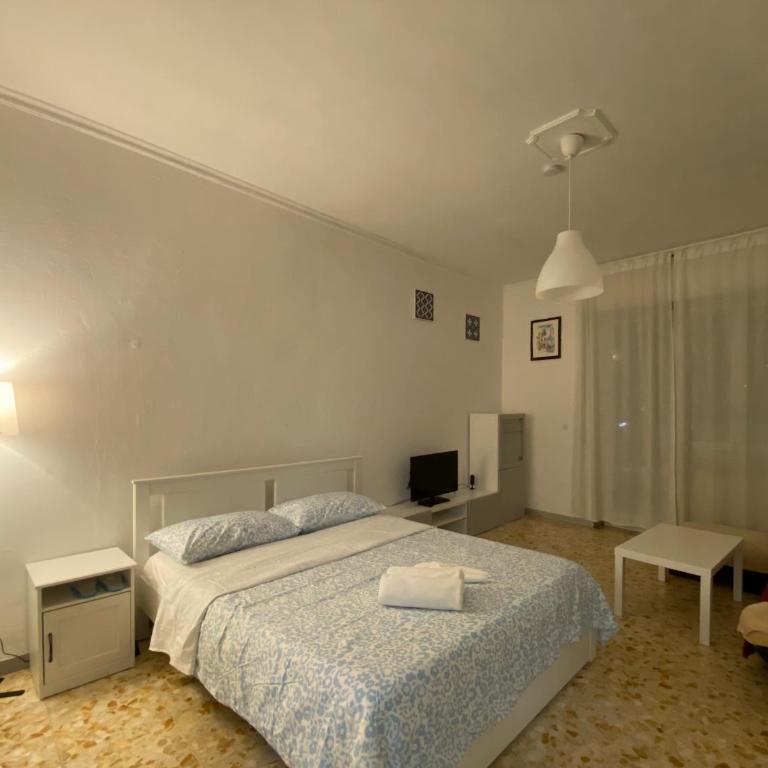 Tiburtina2000 - Standard Double Room with Shared Bathroom - 6