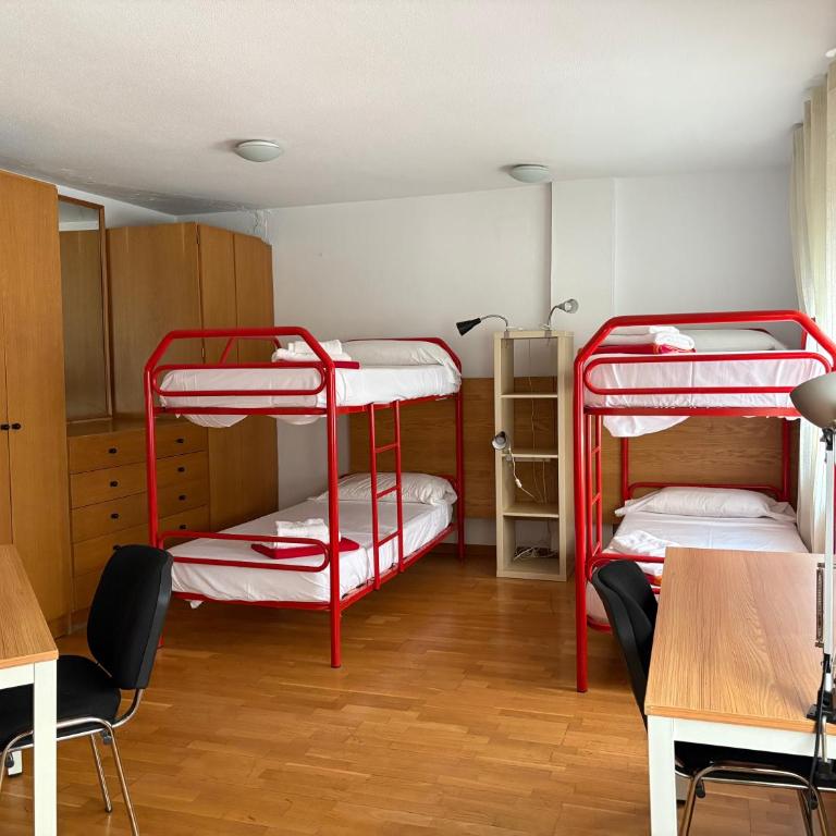 Residència Universitaria Pare Claret - Habitación Cuádruple con baño privado - 2