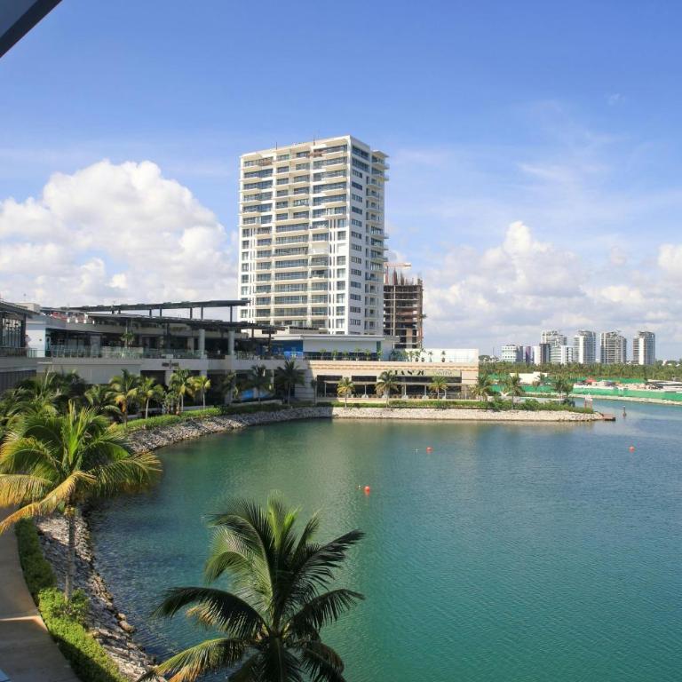Renaissance Cancun Resort & Marina - King Room Marina View - 5