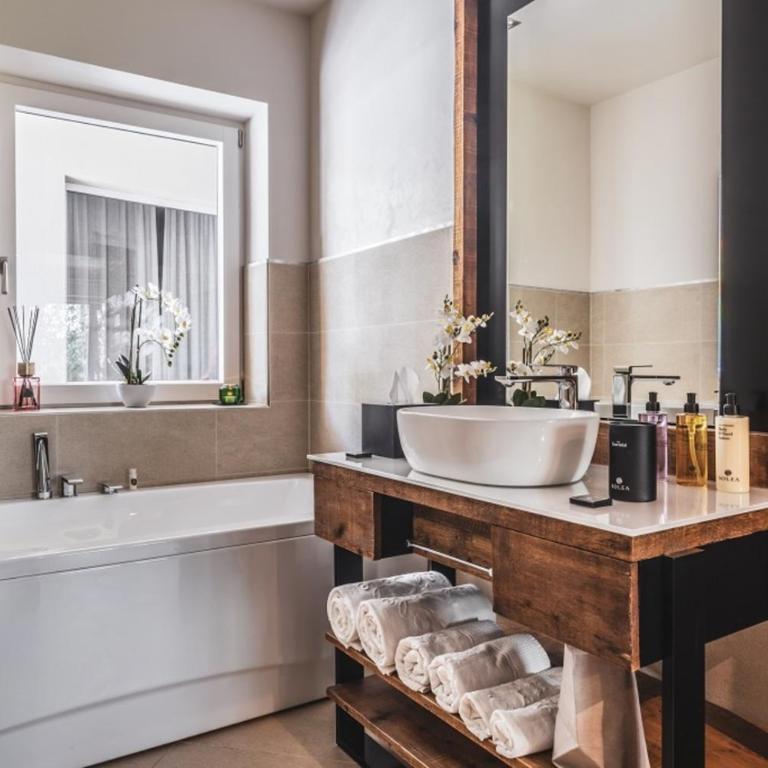 SOLEA DOLOMITI Boutique Hotel - King Room with Garden View - 1