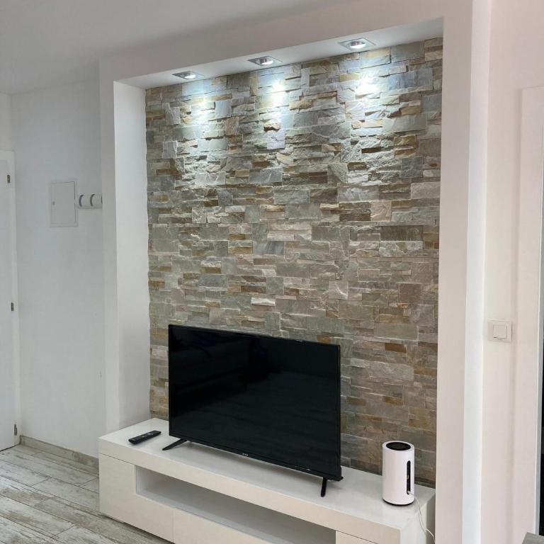 Renovated Studio | Dream Views • Balcony • Free Parking - Apartamento de 1 dormitorio - 10