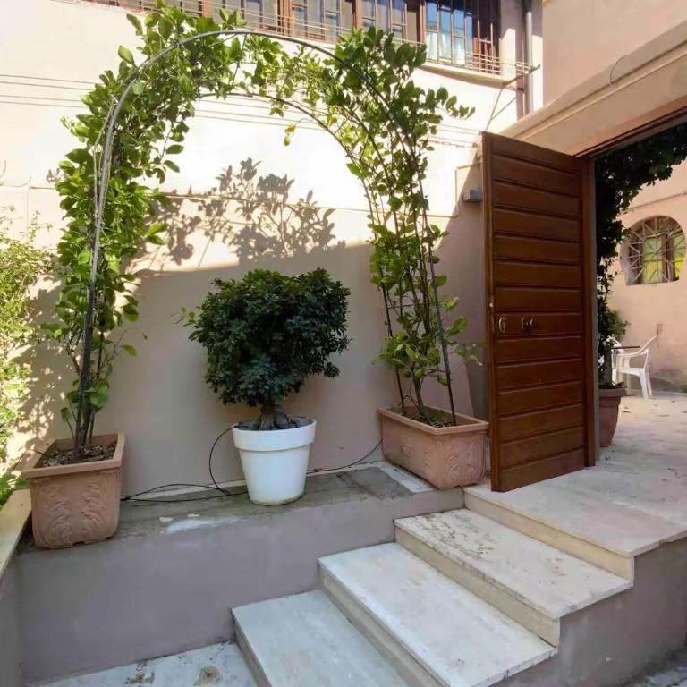 JOIVY Exclusive 2-Bedroom Villa with Private Garden - 5 minutes from the Colosseum - Villa con 2 Camere da Letto - 8