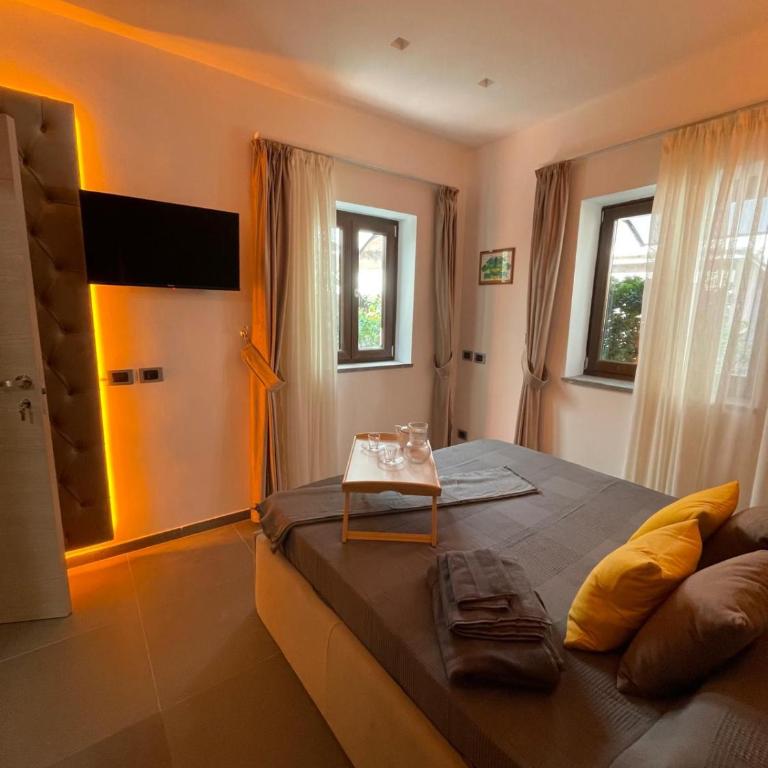 JOIVY Exclusive 2-Bedroom Villa with Private Garden - 5 minutes from the Colosseum - Villa con 2 Camere da Letto - 10