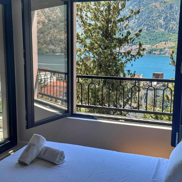 Villa Teona KotorBay Residence - One-Bedroom Apartment with Balcony and Sea View - 1