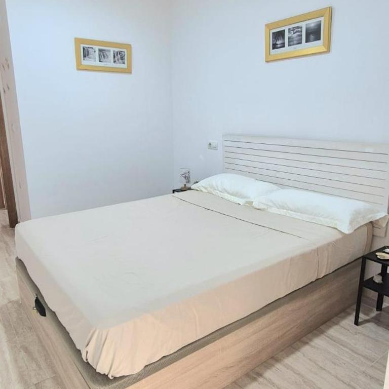 Cozy apartment with private parking near center and beach - Apartamento de 2 dormitorios con balcón - 8
