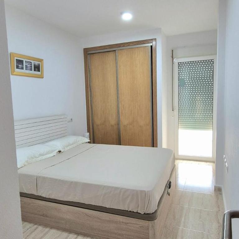 Cozy apartment with private parking near center and beach - Apartamento de 2 dormitorios con balcón - 9