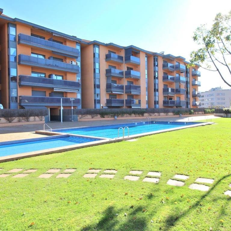 Apartamento con piscina a pasos del mar - Three-Bedroom Apartment - 1