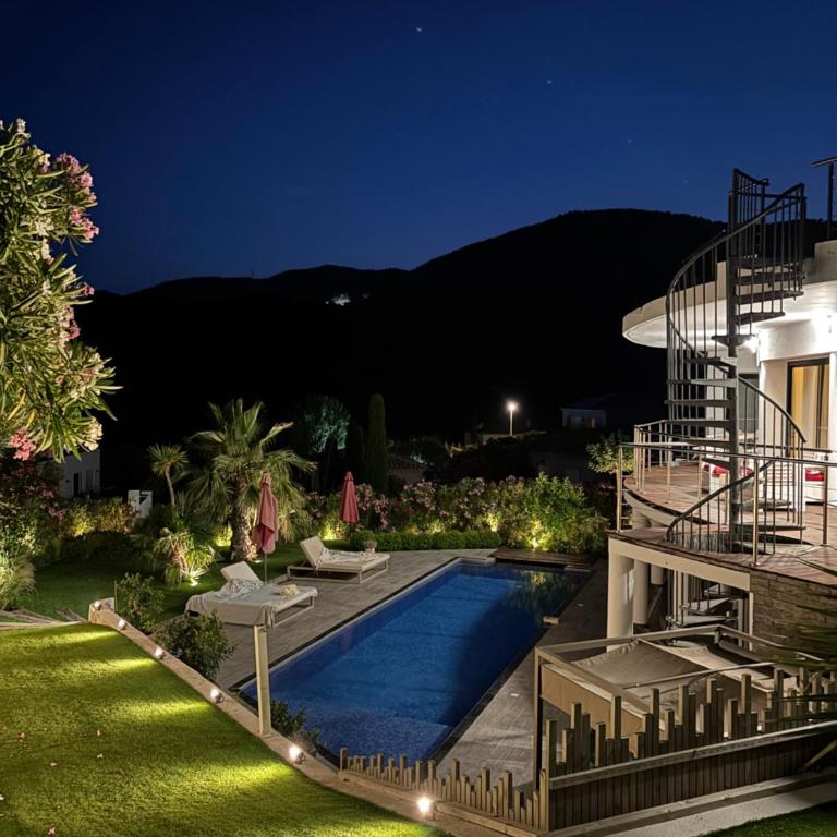 Grande Villa 350 M2, piscine chauffée vue mer et collines, CAVALAIRE sur mer, 10 personnes - Villa avec Piscine Privée - 1