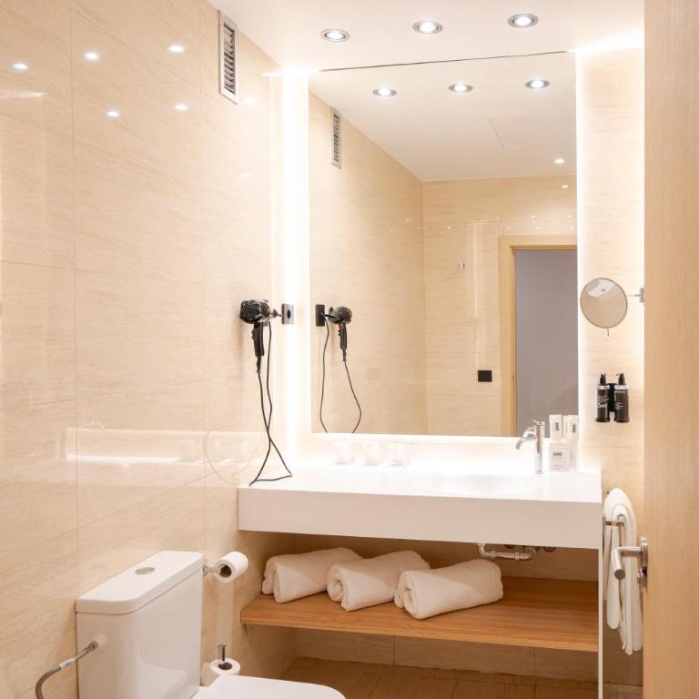 Hotel Zenit Bilbao - Double Room with Extra Bed - 9