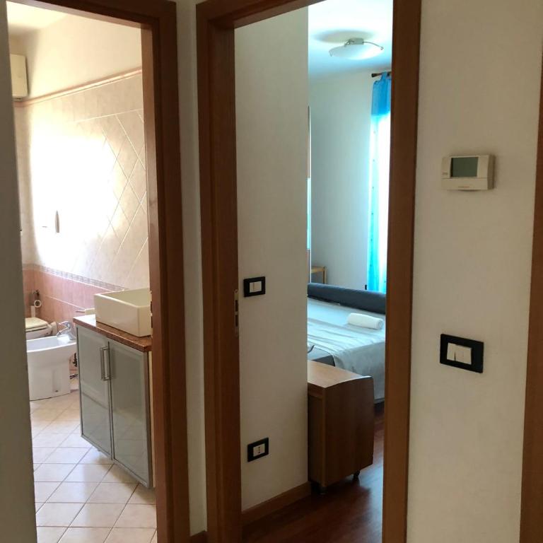 PM 3 Via Massimiliano Grazia - Appartamento con 2 Camere da Letto - 12