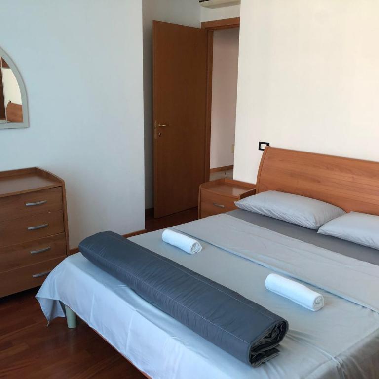 PM 3 Via Massimiliano Grazia - Appartamento con 2 Camere da Letto - 32
