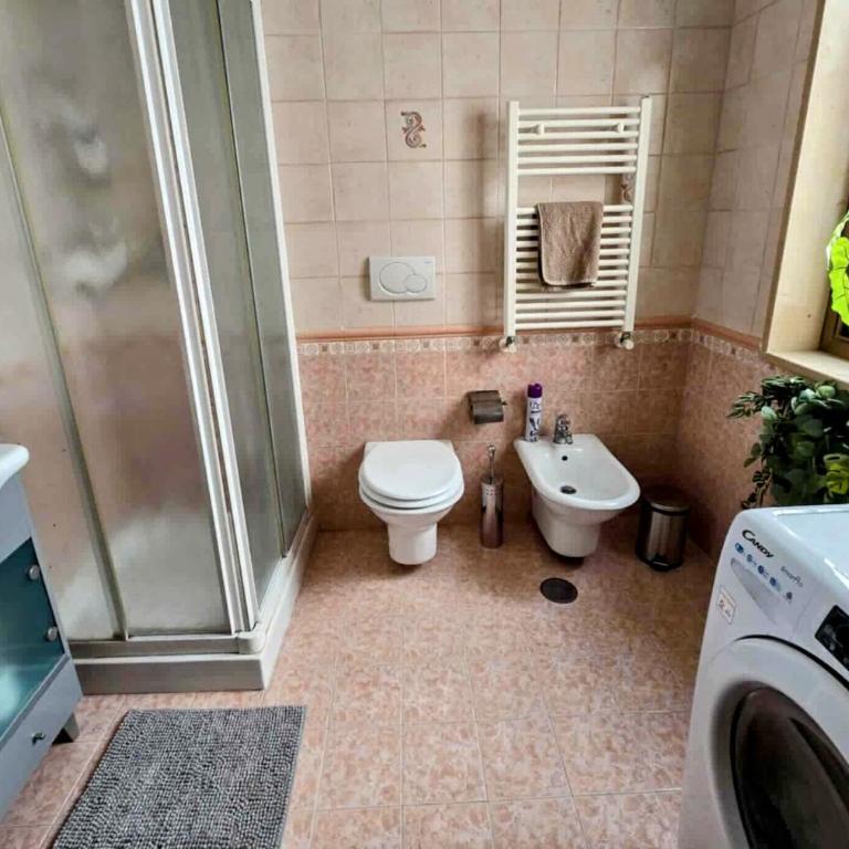 Bella Bari Big Apartment for maximum 8 people with FREE Air Conditioner and Balcony - Three-Bedroom Apartment - 15