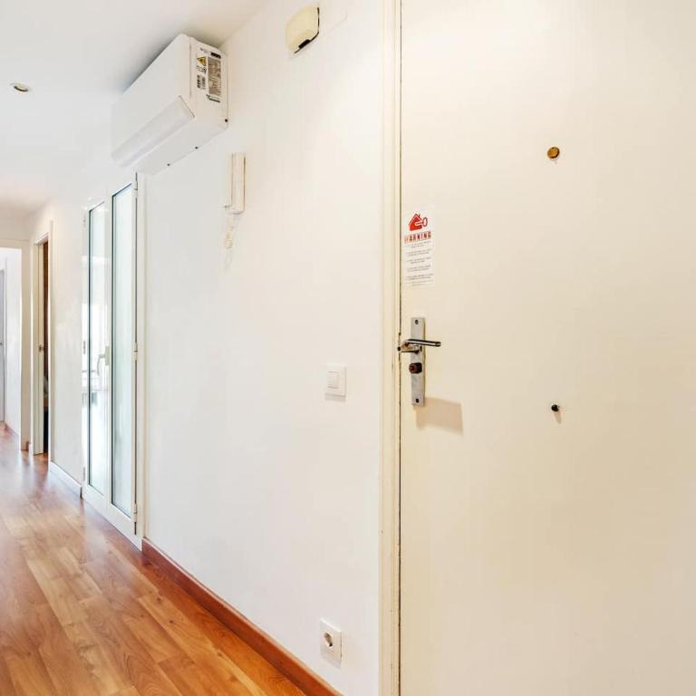 Sunny 3BR for 4 Iconic Terrace Views - Three-Bedroom Apartment - 17