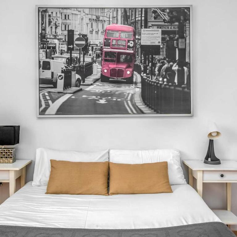 Arc de Triomf Base 4BR for 5 Lift - Standard Apartment - 9