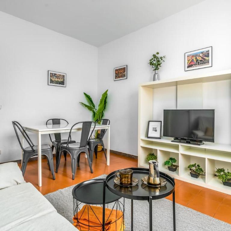 Arc de Triomf Base 4BR for 5 Lift - Standard Apartment - 2