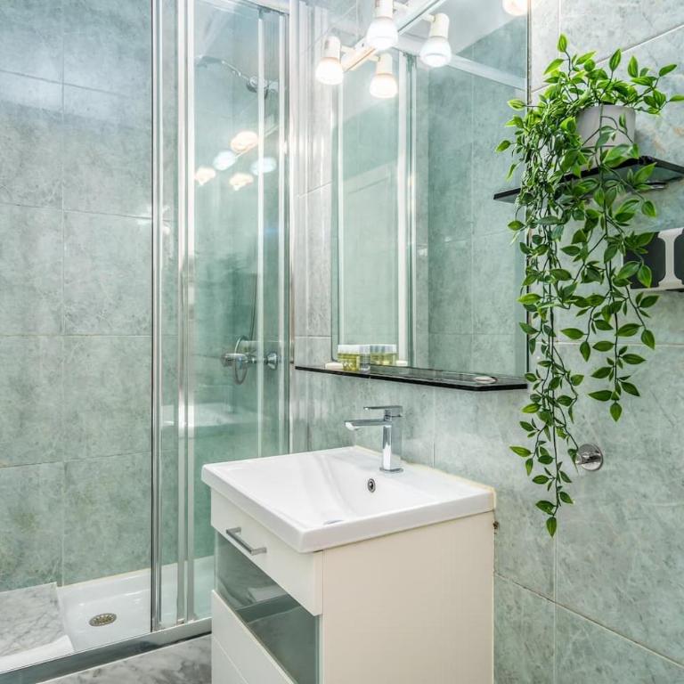 Arc de Triomf Base 4BR for 5 Lift - Standard Apartment - 23