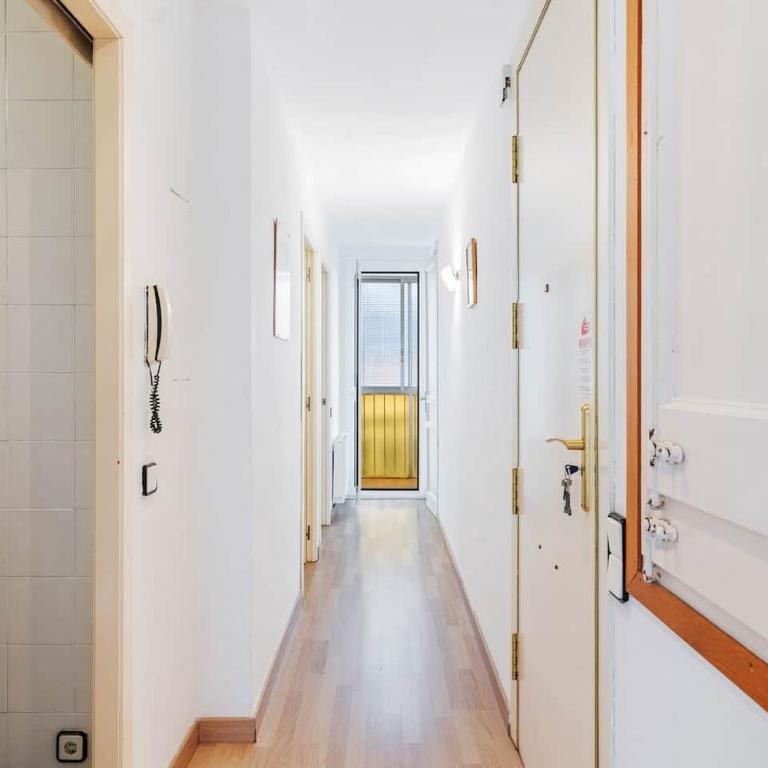 Avenida Gaudí View 2-Min to Sagrada - Three-Bedroom Apartment - 17