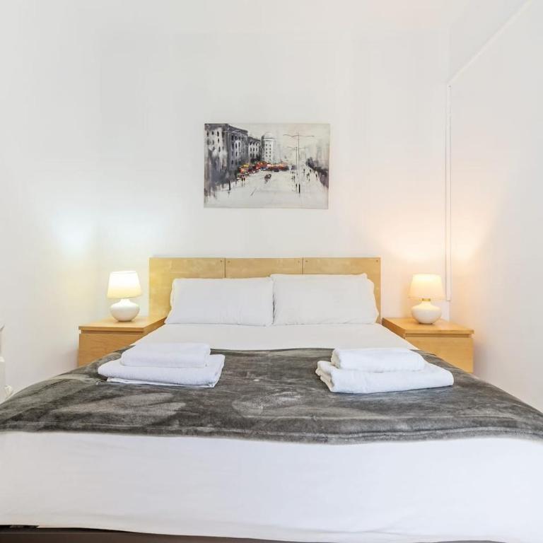 Avenida Gaudí View 2-Min to Sagrada - Three-Bedroom Apartment - 5