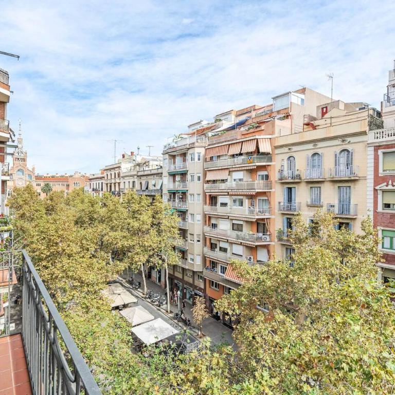 Avenida Gaudí View 2-Min to Sagrada - Three-Bedroom Apartment - 26