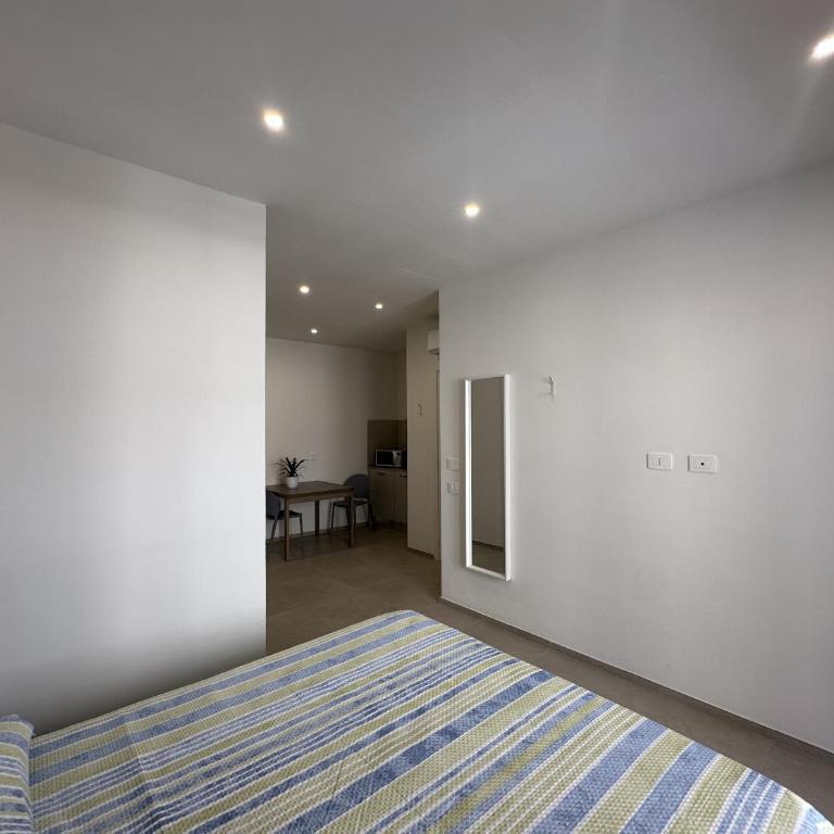 Cagliari Rooms - Camera Matrimoniale con Balcone - 9