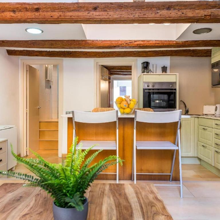 Fridays Flats Dreamy Duplex - Stylish Beach Loft - Loft - 2
