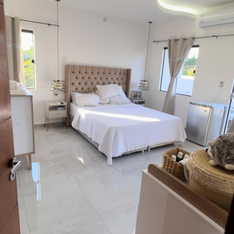 Casa de lujo con quincho y pileta! - Three-Bedroom Villa - 1