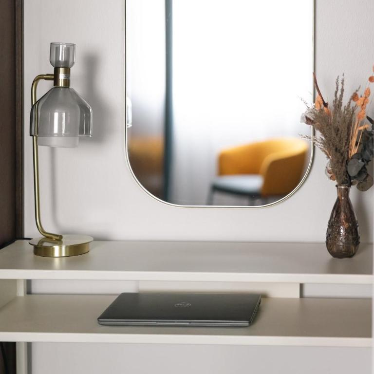 Crowne Plaza Madrid - Centre Retiro by IHG - Junior King Suite with Sofa Bed - 7