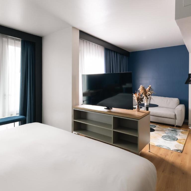 Crowne Plaza Madrid - Centre Retiro by IHG - Junior King Suite with Sofa Bed - 2