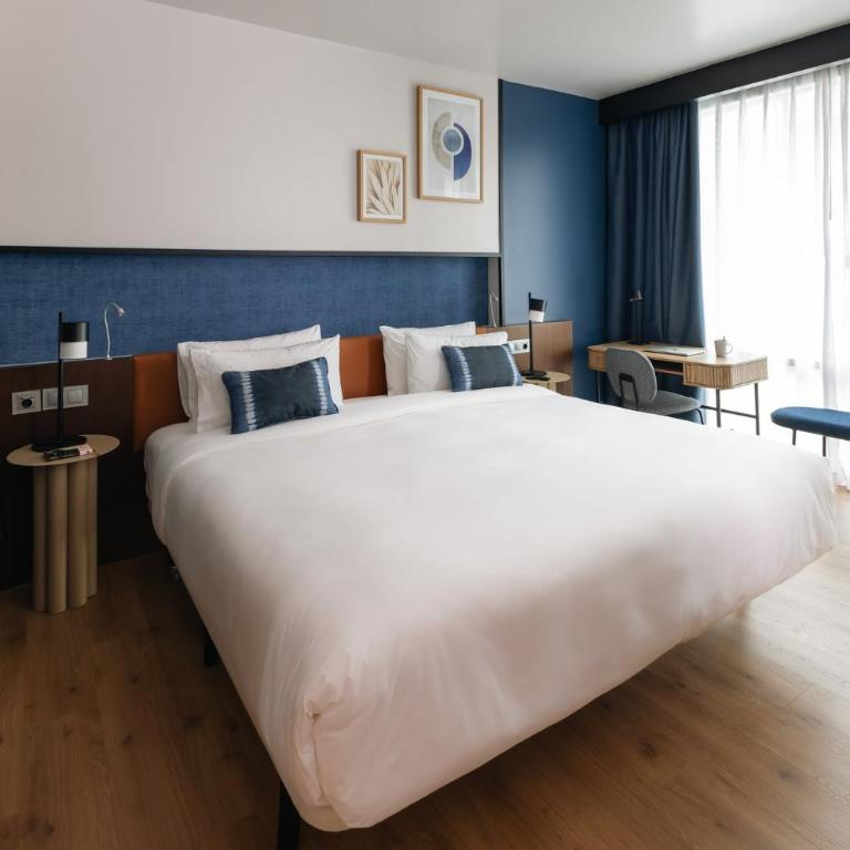 Crowne Plaza Madrid - Centre Retiro by IHG - Junior King Suite with Sofa Bed - 3