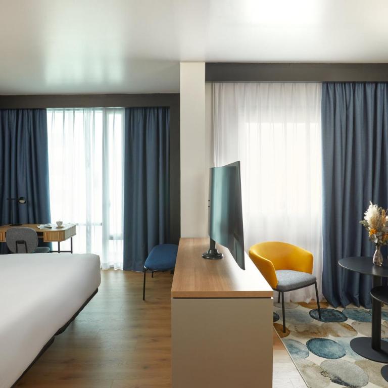 Crowne Plaza Madrid - Centre Retiro by IHG - Junior King Suite with Sofa Bed - 10