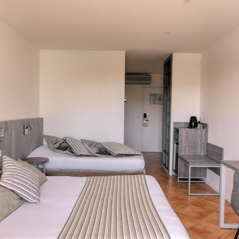 Logis Hôtel Le Rodin - Chambre Quadruple - Vue sur Jardin - 20