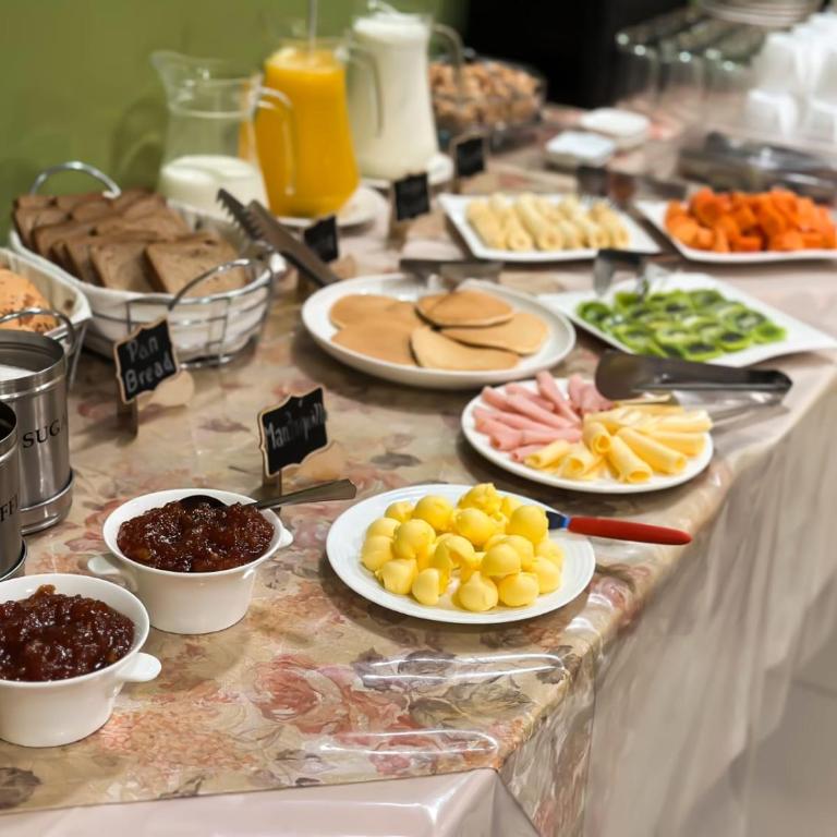 Mitru Express Tupiza - Twin Room with Shared Bathroom - 1