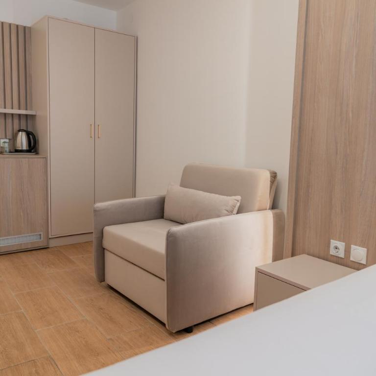 Grand Apartments - Luksuzna Trokrevetna Soba - 6