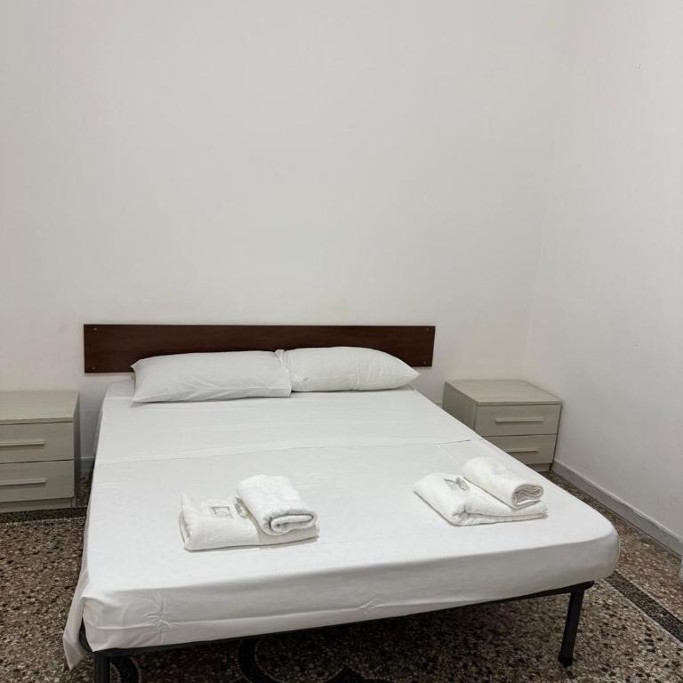 Roma Belvedere Termini - Camera Matrimoniale Standard con Bagno in Comune - 12