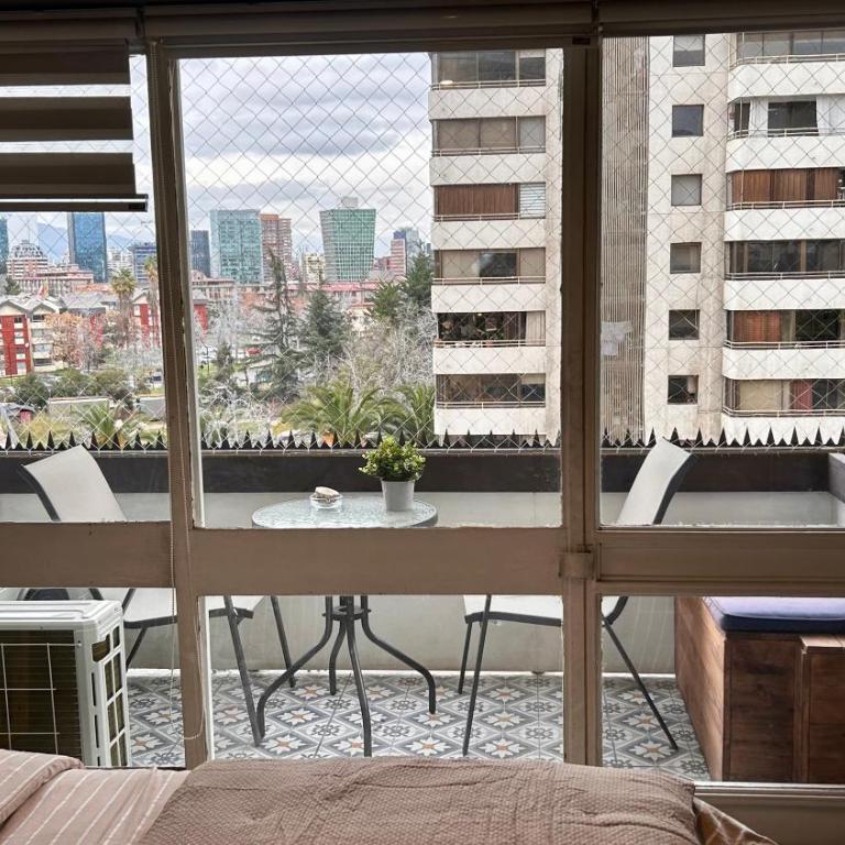 Amplio dpto a pasos del Parque Arauco con Aire Acondicionado - Apartamento - 7