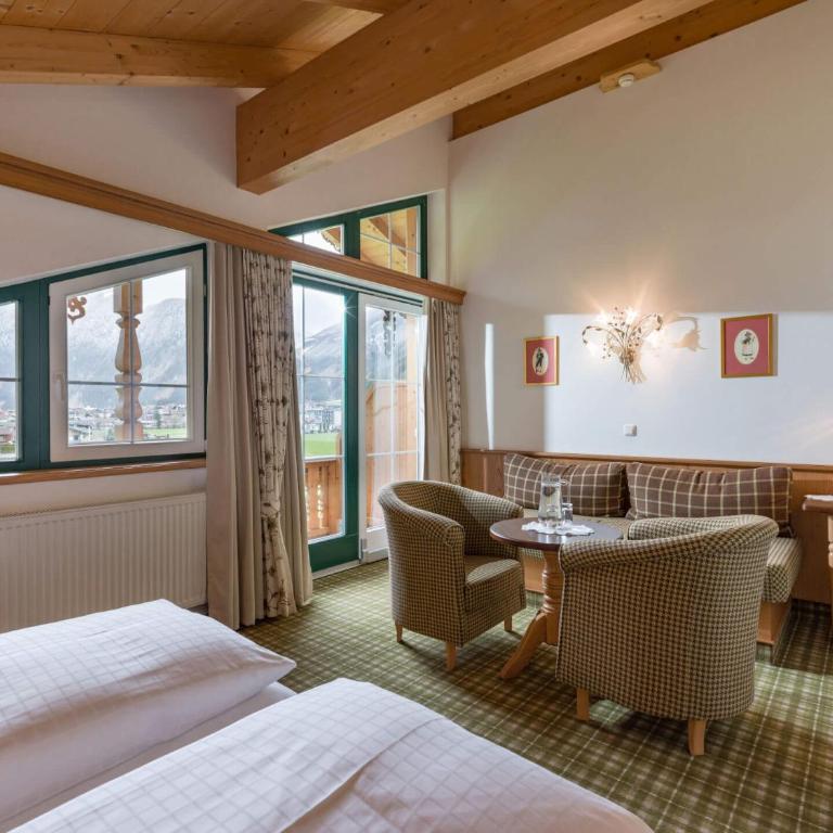 Ferienhof Oblasser - Doppelzimmer mit Gartenblick - 9