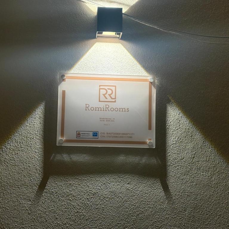 RomiRooms - Camera Matrimoniale Deluxe con Balcone - 32