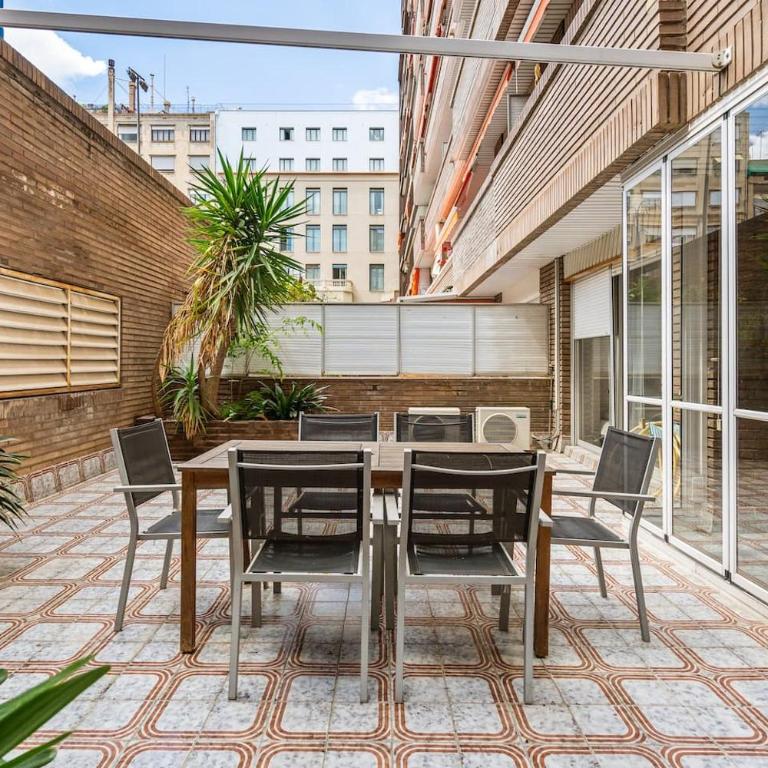 Sunny Terrace Retreat AC 3BR2BA - Apartment - 3