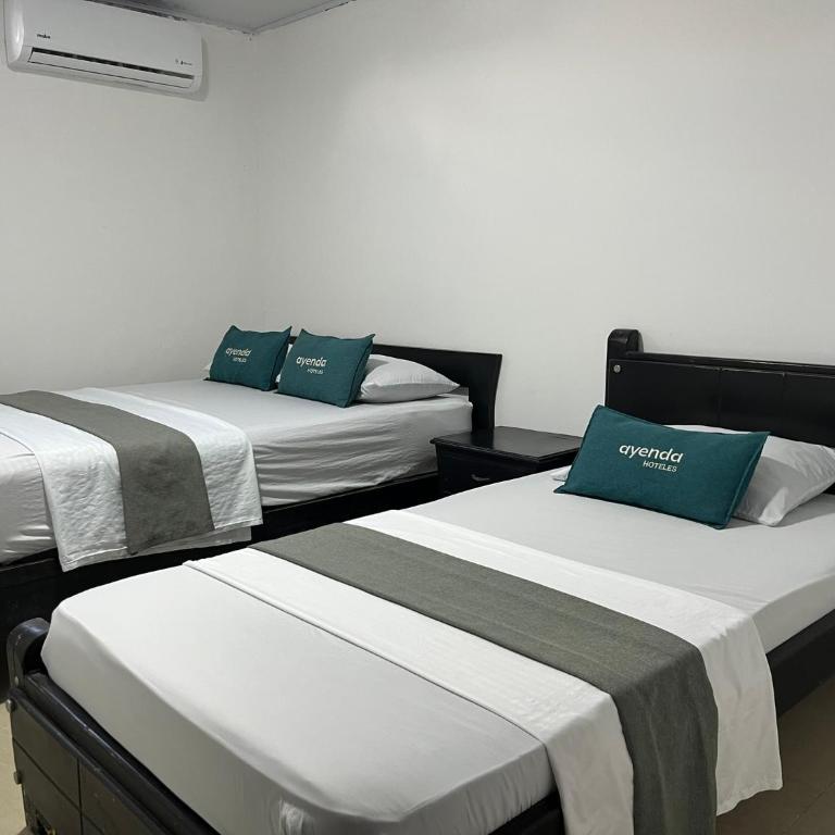 Hotel Marlon - Superior Triple Room - 4