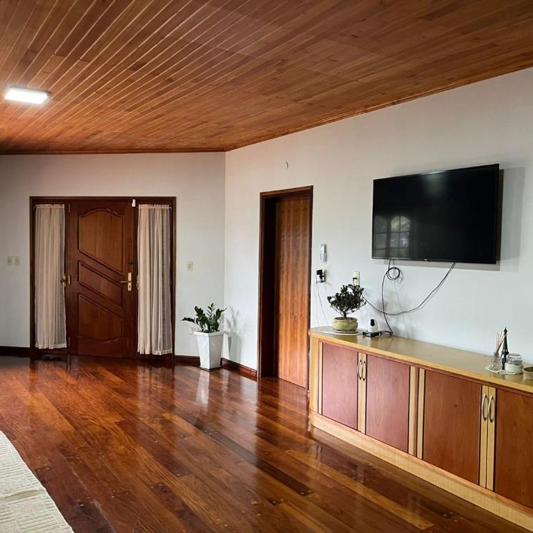 Rally House - Four-Bedroom House - 7
