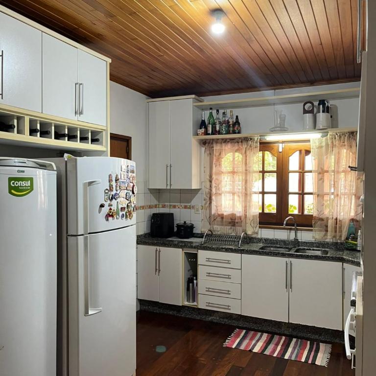 Rally House - Four-Bedroom House - 9